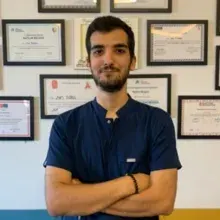 Dkt. Talha Tuğrul — Dil ve Konuşma Terapisi. Portre fotoğrafı.