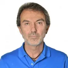 Dt. Hakan Kaya — Diş Hekimi. Portre fotoğrafı.
