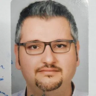 Dr. Dt. Baher Bedir — Yalova. Portre fotoğrafı.