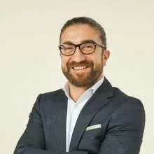Dr. Öğr. Üyesi Timur Batmaz — Kulak Burun Boğaz, İstanbul. Portre fotoğrafı.