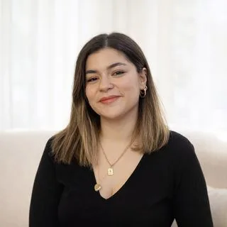 Merve Keleş Ozgan — Psikoloji, İstanbul. Portre fotoğrafı.