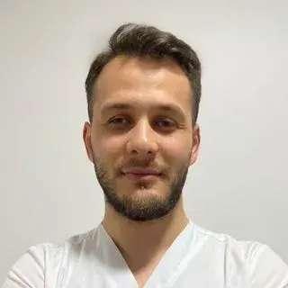 Fzt. Mehmet Emin Develioğlu — Fizyoterapi ve rehabilitasyon, Bayburt. Portre fotoğrafı.