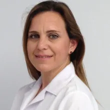 Uzm. Dt. Elif Ertaş — İzmir. Portre fotoğrafı.