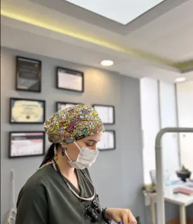 Dt. Hilal İrem Aksoy profilinde yer alan galeri fotoğrafı.