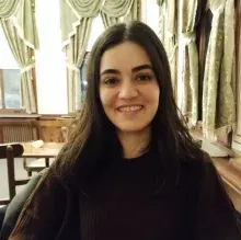 Dyt. Kübra Nur Gül Takmaz — Diyetisyen, İstanbul. Portre fotoğrafı.