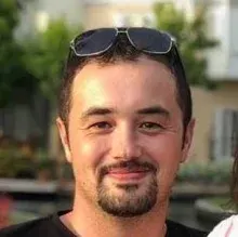 Uzm. Dr. Sercan Yılmaz — Psikiyatri, Tekirdağ. Portre fotoğrafı.