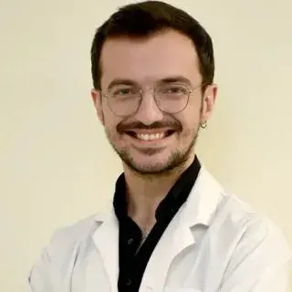 Op. Dr. Can Yılmaz — Kadın Hastalıkları Ve Doğum, Çiğli, İzmir. Portre fotoğrafı.
