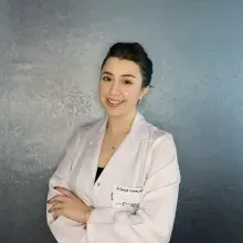 Dt. Serpil Topaloğlu — Diş Hekimi, Yıldırım, Bursa. Portre fotoğrafı.