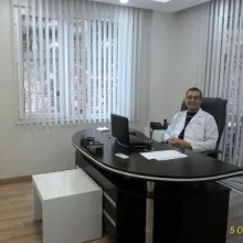 Dt. Ender Memişoğlu — Diş Hekimi, Antalya. Portre fotoğrafı.