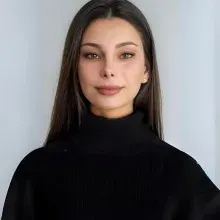 Psk. Claudia Konar — Psikoloji, Mersin. Portre fotoğrafı.