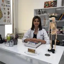 Fzt. Gökşen Aydemir — Fizyoterapi Ve Rehabilitasyon, İzmir. Portre fotoğrafı.