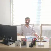 Fzt. Volkan Acar — Fizyoterapi Ve Rehabilitasyon. Portre fotoğrafı.
