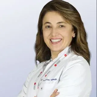 Uzm. Dr. Saime Reyhanoğlu — Fiziksel Tıp Ve Rehabilitasyon, Ümraniye, İstanbul. Portre fotoğrafı.