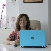 Doç. Dr. Özlem Özdemir — Çocuk Nörolojisi, Osmangazi, Bursa. Portre fotoğrafı.
