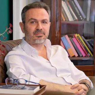 Uzm. Dr. Bülent Bilgi — Psikiyatri, İstanbul. Portre fotoğrafı.