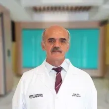 Prof. Dr. Lütfi Özkan — Radyasyon Onkolojisi, Osmangazi, Bursa. Portre fotoğrafı.