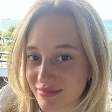 Kl. Psk. Fulya Nur Benlevi — Psikoloji, İstanbul. Portre fotoğrafı.