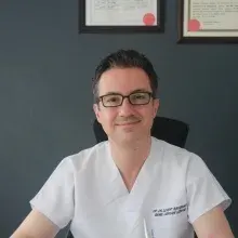Op. Dr. Levent Bakışgan — Genel Cerrahi, İstanbul. Portre fotoğrafı.