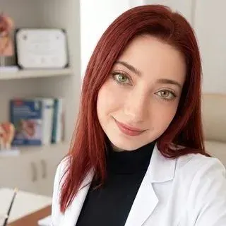 Dt. Kardelen Ceren Çet — Diş Hekimi, Kayapınar, Diyarbakır. Portre fotoğrafı.