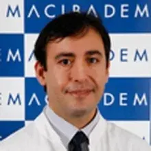 Prof. Dr. Ahmet Ümit Güllü — Kalp Ve Damar Cerrahisi, İstanbul. Portre fotoğrafı.