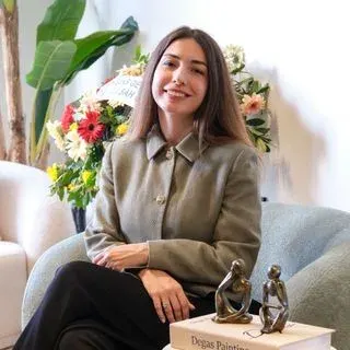 Dr. Dyt. Saadet Öztürk Gök — Diyetisyen, Bursa. Portre fotoğrafı.
