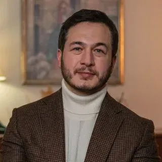Uzm. Dr. Fatih Baz — Psikiyatri, İstanbul. Portre fotoğrafı.