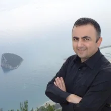 Dt. Hüseyin Kenan Özkan — Diş Hekimi, Antalya. Portre fotoğrafı.