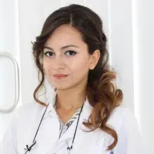 Dt. Ebru Yüceer — Diş Hekimi, Antalya. Portre fotoğrafı.