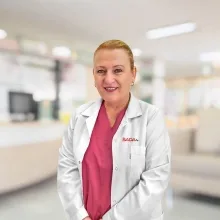 Uzm. Dr. Fügen Erdem Ünsal — Kadın Hastalıkları Ve Doğum, İzmir. Portre fotoğrafı.