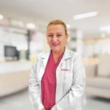 Uzm. Dr. Fügen Erdem Ünsal — Kadın Hastalıkları Ve Doğum, İzmir. Portre fotoğrafı.