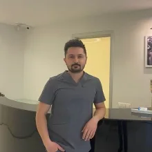 Uzm. Dt. Mehmet Caner Güven — Adana. Portre fotoğrafı.