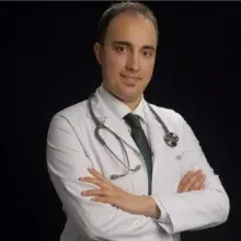 Uzm. Dr. Anıl Uçan — İç Hastalıkları, Eskişehir. Portre fotoğrafı.