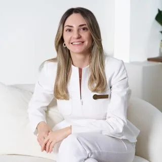 Dr. Dt. Çağla Nur Gedikli — Beşiktaş, İstanbul. Portre fotoğrafı.