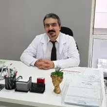 Doç. Dr. İldem Deveci — Kulak Burun Boğaz, Ataşehir, İstanbul. Portre fotoğrafı.