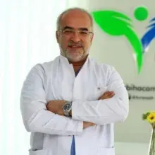 Dr. Turanşah Tümer — İstanbul. Portre fotoğrafı.