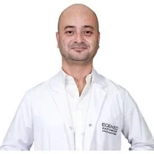 Uzm. Dr. Murat Kaya — Göğüs Hastalıkları, Söke, Aydın. Portre fotoğrafı.