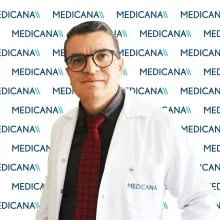 Prof. Dr. Ertuğrul Uzar — Nöroloji, Nilüfer, Bursa. Portre fotoğrafı.