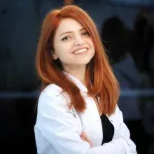 Dt. Diyaz Bayraktar — Diş Hekimi, İstanbul. Portre fotoğrafı.