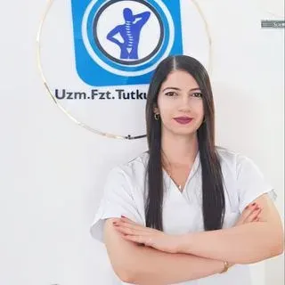 Fzt. Sabiha Tutku Bitmez — Fizyoterapi Ve Rehabilitasyon, İzmir. Portre fotoğrafı.