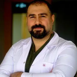 Uzm. Dr. Tahir Yıldız — Psikiyatri, Kadıköy, İstanbul. Portre fotoğrafı.
