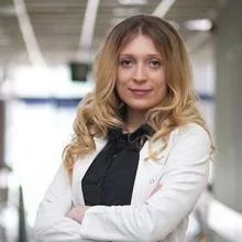 Dyt. Betül Ekici Erdemir — Diyetisyen, Menemen, İzmir. Portre fotoğrafı.