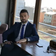 Psk. Dan. Serkan Tuğrul Günay — Psikolojik danışma ve rehberlik. Portre fotoğrafı.