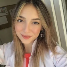 Psk. Esma Melis Öztürk — Psikoloji, İstanbul. Portre fotoğrafı.