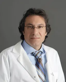 Prof. Dr. Turgut Var profilinde yer alan galeri fotoğrafı.