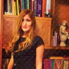 Uzm. Dr. Işılay Altıntaş — Çocuk ve Ergen Psikiyatrisi, İstanbul. Portre fotoğrafı.