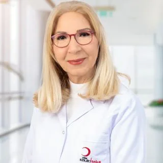 Uzm. Dr. Neşe Akar — Anesteziyoloji Ve Reanimasyon, Maltepe, İstanbul. Portre fotoğrafı.