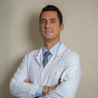 Op. Dr. Ahmet Alp Bilgiç — Göz Hastalıkları, Ankara. Portre fotoğrafı.