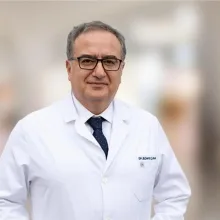 Uzm. Dr. Bülent Deniz Çuhalı — Kulak Burun Boğaz, Beylikdüzü, İstanbul. Portre fotoğrafı.