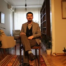 Uzm. Dr. Ersin Baltacı — Psikiyatri, İstanbul. Portre fotoğrafı.