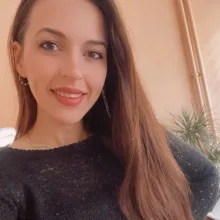Psk. Kübra Çarkacı — Psikoloji. Portre fotoğrafı.